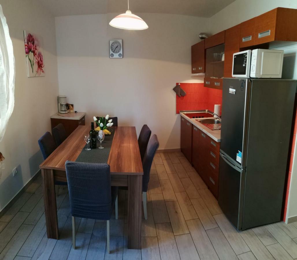 Apartmani Nada Klenovica Buitenkant foto