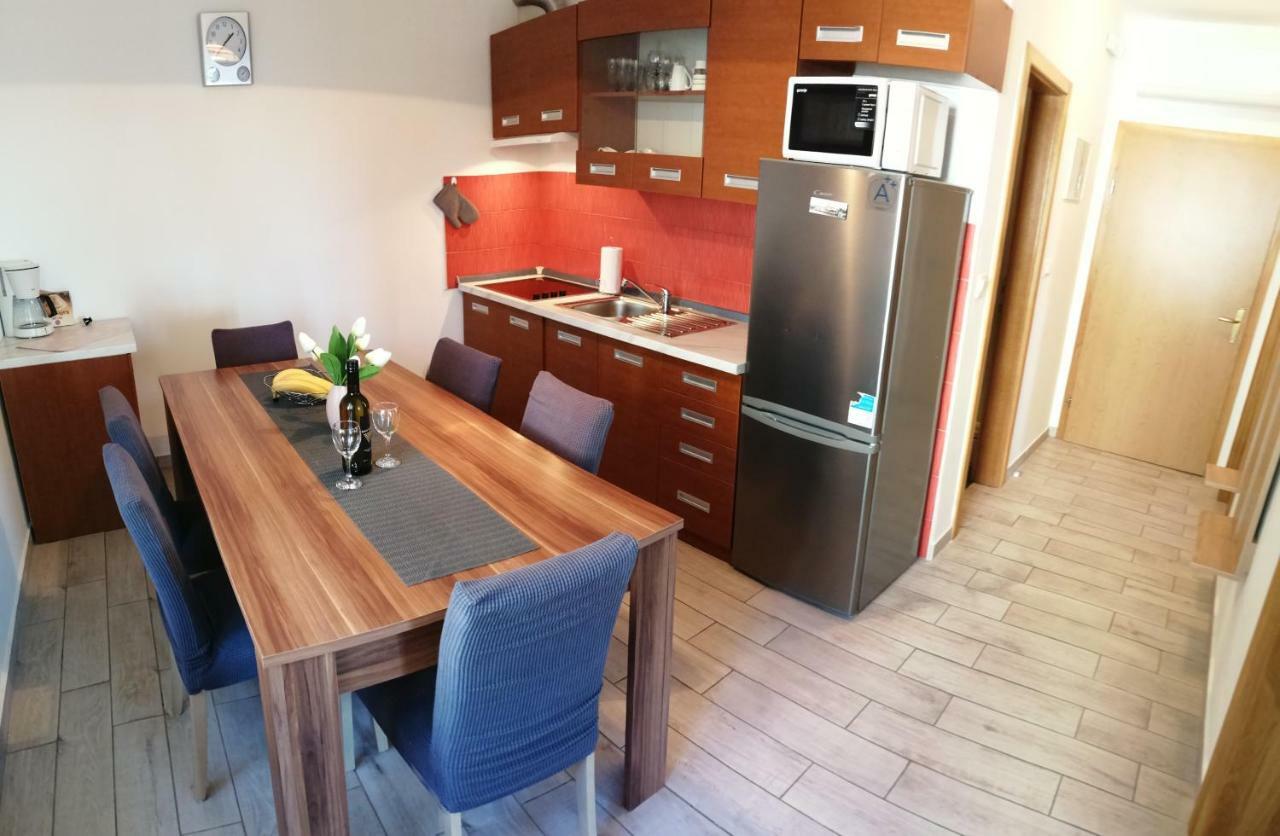 Apartmani Nada Klenovica Buitenkant foto